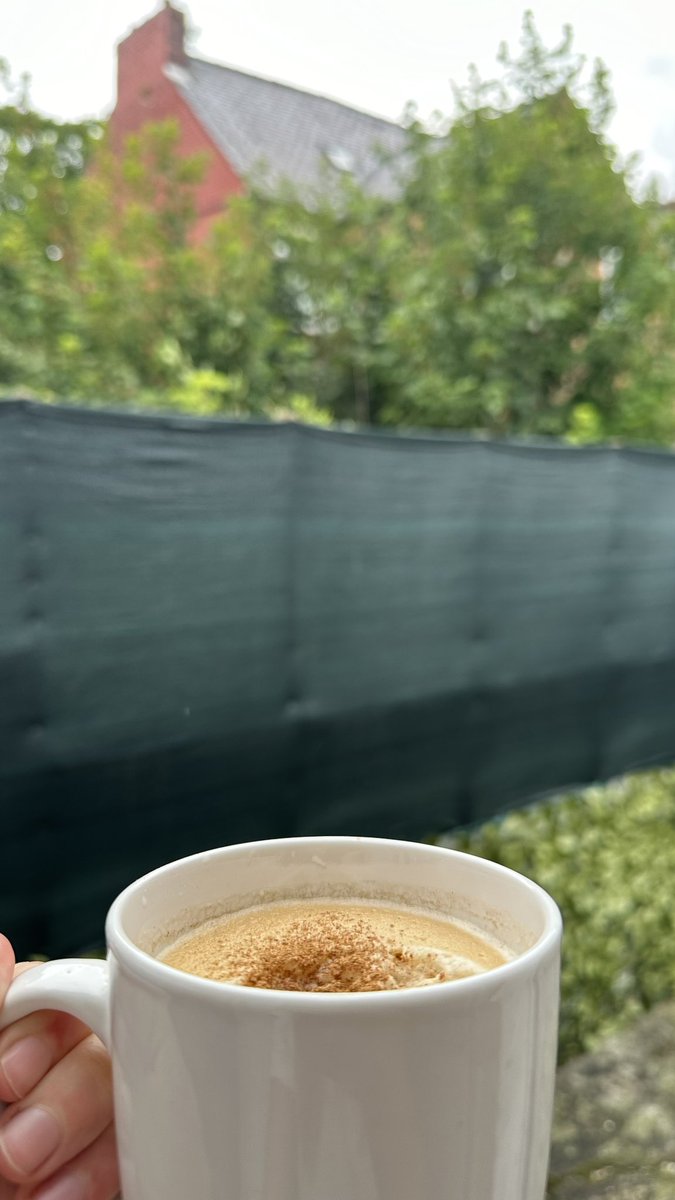 silvicodes's tweet photo. Benditos cafecitos ☕️🌧️ #summer #fakesummer 🥲 https://t.co/DdxVXx34kS
