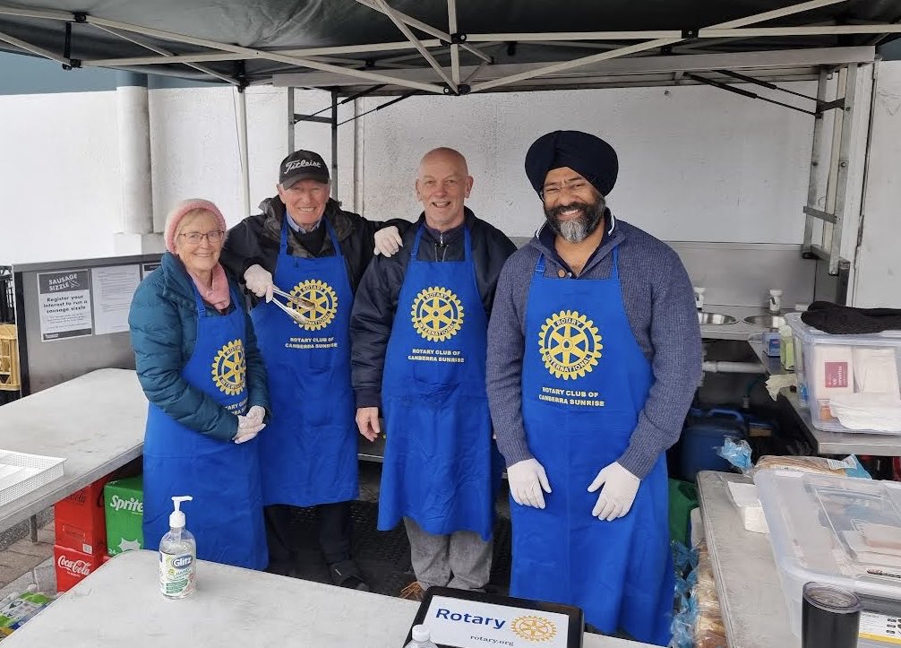AmardeepACT's tweet photo. It was nice taking a break from the election campaign to contribute to the community through our Rotary Club’s sausage sizzle. Big shout out to everyone who joined to support such a fantastic cause!    #Rotaryinternational https://t.co/lNxkoYnxe9