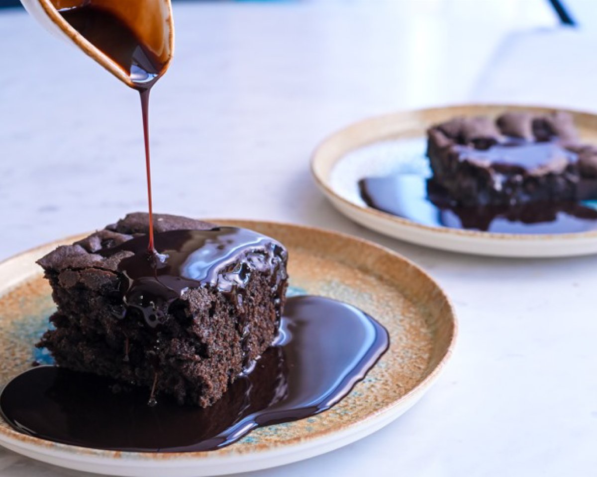 pilibhithouse's tweet photo. Pure joy poured over warm layers of velvet. At The Terrace, the senses awaken to luscious enchantment with our decadent chocolate delights.

A happy celebration of #ChocolateDay.

Enquiries: +91 72170 25223

#PilibhitHouse #SeleQtions #NamedCollection #ExperienceSeekers https://t.co/npzUvU9Ee6