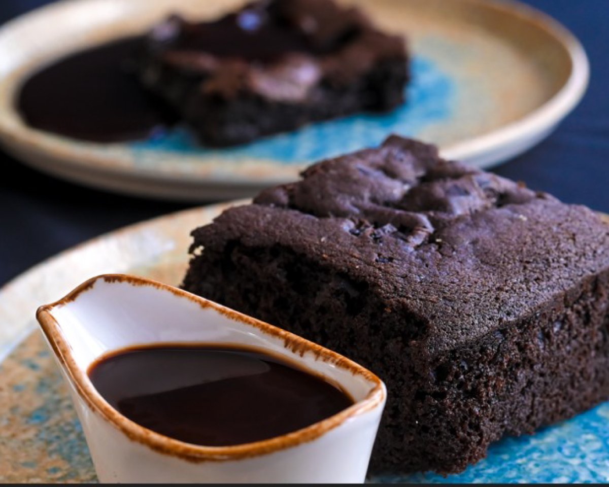 pilibhithouse's tweet photo. Pure joy poured over warm layers of velvet. At The Terrace, the senses awaken to luscious enchantment with our decadent chocolate delights.

A happy celebration of #ChocolateDay.

Enquiries: +91 72170 25223

#PilibhitHouse #SeleQtions #NamedCollection #ExperienceSeekers https://t.co/npzUvU9Ee6