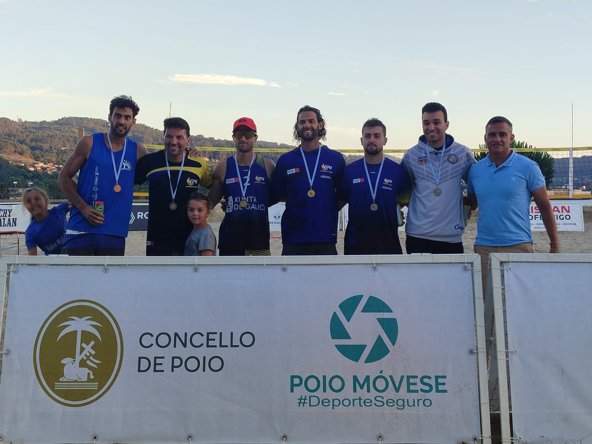verandeportivo's tweet photo. 🏆2 prueba Circuito @vichycatalan Voley Playa Gallego , #concellodepoio . 
😊Concejal de Deportes en Concello de Poio, 🤝Candido Muiños!
MASC 
🥇1º Guiñazu - Vázquez
🥈2º López - Queiro
🥉3º Álvarez - Suarez
.
FEM
🥇1º Milesi - Fernández
🥈2º Thon - Pazos
🥉3º Vázquez - Paz https://t.co/TULC9wOWKC
