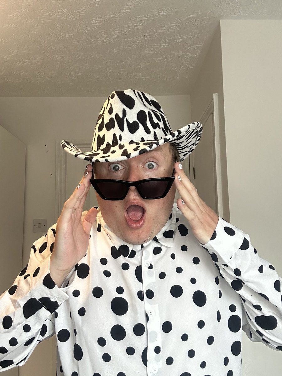 PerryPresents_'s tweet photo. Let’s go girls! Buzzing to see @ShaniaTwain at @bsthydepark with 🖤🤍 🐆🎉 #ShaniaTwain #PerryPresents #PopNewsWithPerry https://t.co/pjLEMh8H51