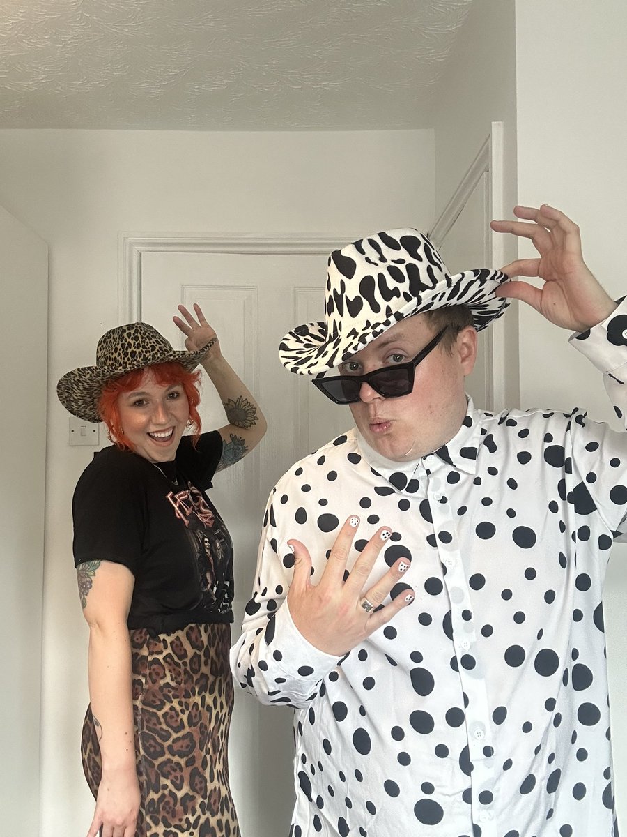 PerryPresents_'s tweet photo. Let’s go girls! Buzzing to see @ShaniaTwain at @bsthydepark with 🖤🤍 🐆🎉 #ShaniaTwain #PerryPresents #PopNewsWithPerry https://t.co/pjLEMh8H51