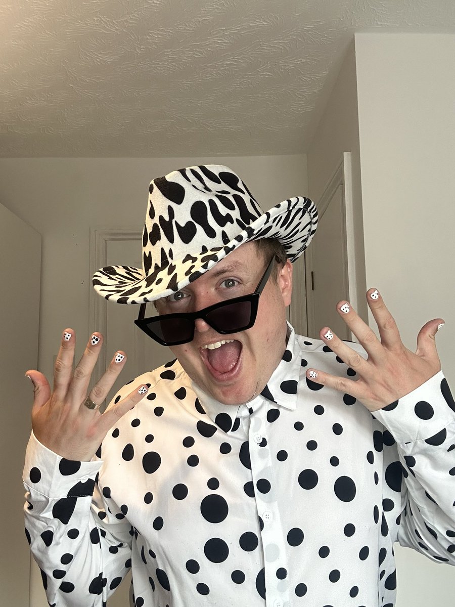 PerryPresents_'s tweet photo. Let’s go girls! Buzzing to see @ShaniaTwain at @bsthydepark with 🖤🤍 🐆🎉 #ShaniaTwain #PerryPresents #PopNewsWithPerry https://t.co/pjLEMh8H51