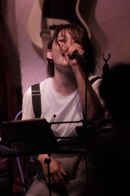 昨日は Lu:vとしての初LIVE 『Lu:v Live』（るぶらいぶ） にご来場いただきありがとうございました✨ 立ち見もありの超満員で本当にありがたさがいっぱいで 歌うたいのバラッドではもー号泣しながら歌わせてもらい幸せでした。  やっぱり歌は最高です！！