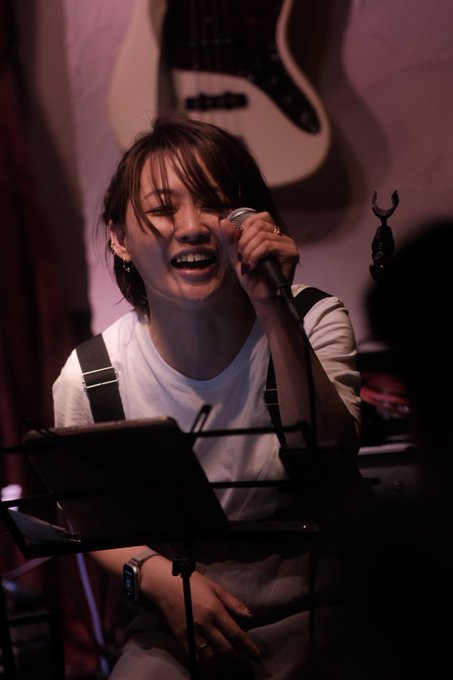 昨日は Lu:vとしての初LIVE 『Lu:v Live』（るぶらいぶ） にご来場いただきありがとうございました✨ 立ち見もありの超満員で本当にありがたさがいっぱいで 歌うたいのバラッドではもー号泣しながら歌わせてもらい幸せでした。  やっぱり歌は最高です！！