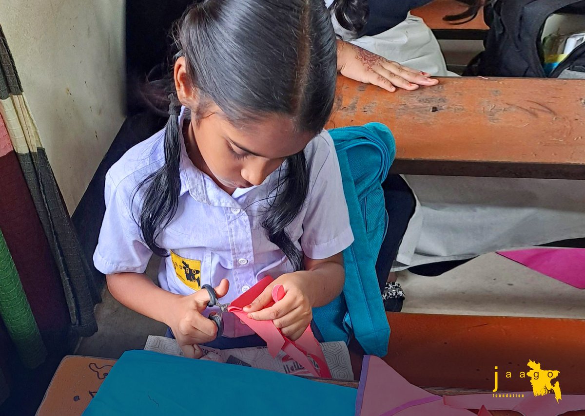 JAAGOFoundation's tweet photo. Vibrant kites made with love, care and lots of creativity! Our little angels engaged in a fun-filled activity during their recent arts and crafts class and made these beautiful kites. Witnessing their creativity and excitement is truly a delight.
#ClassroomActivity #ArtsandCrafts #Creativity #QualityEducation #EducationForAll #JAAGOFoundation #JAAGO