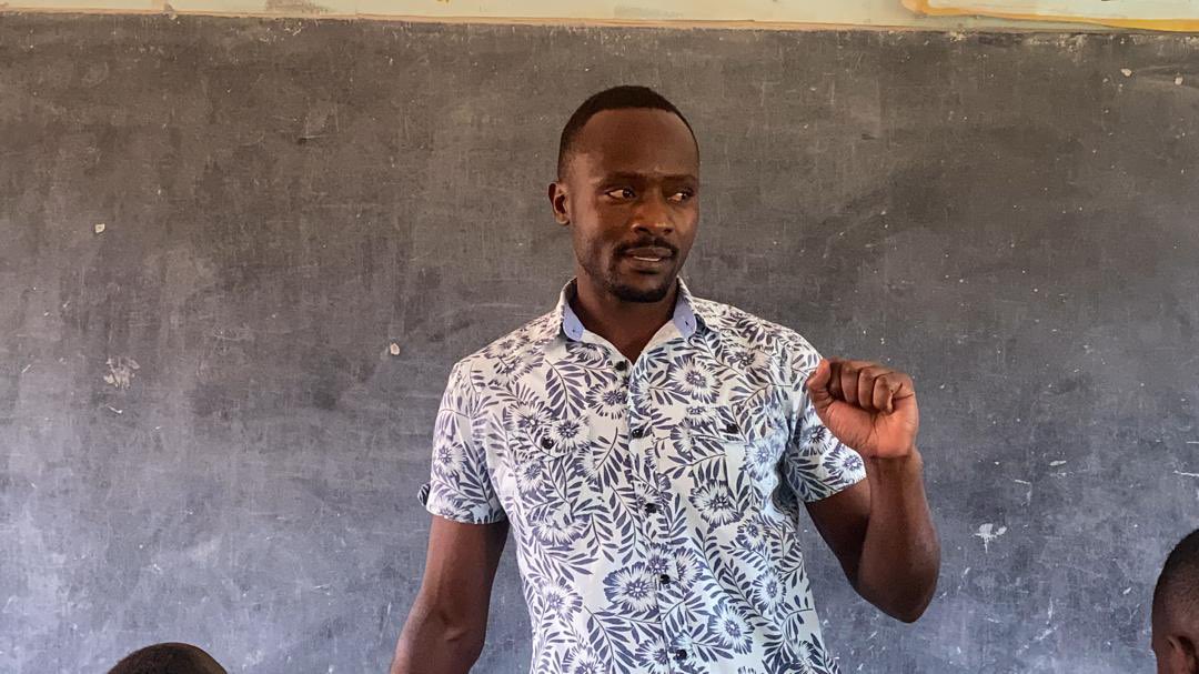 BPlusTvRwanda's tweet photo. Kuri uyu wa Mbere, hirya no hino mu Gihugu hateganyijwe gutangizwa ibizamini bya Leta bisoza amashuri abanza, bizitabirwa n’abasaga ibihumbi 202 barimo abahungu ibihumbi 91  n’abakobwa basaga ibihumbi 111. https://t.co/K6ZzNQey8F