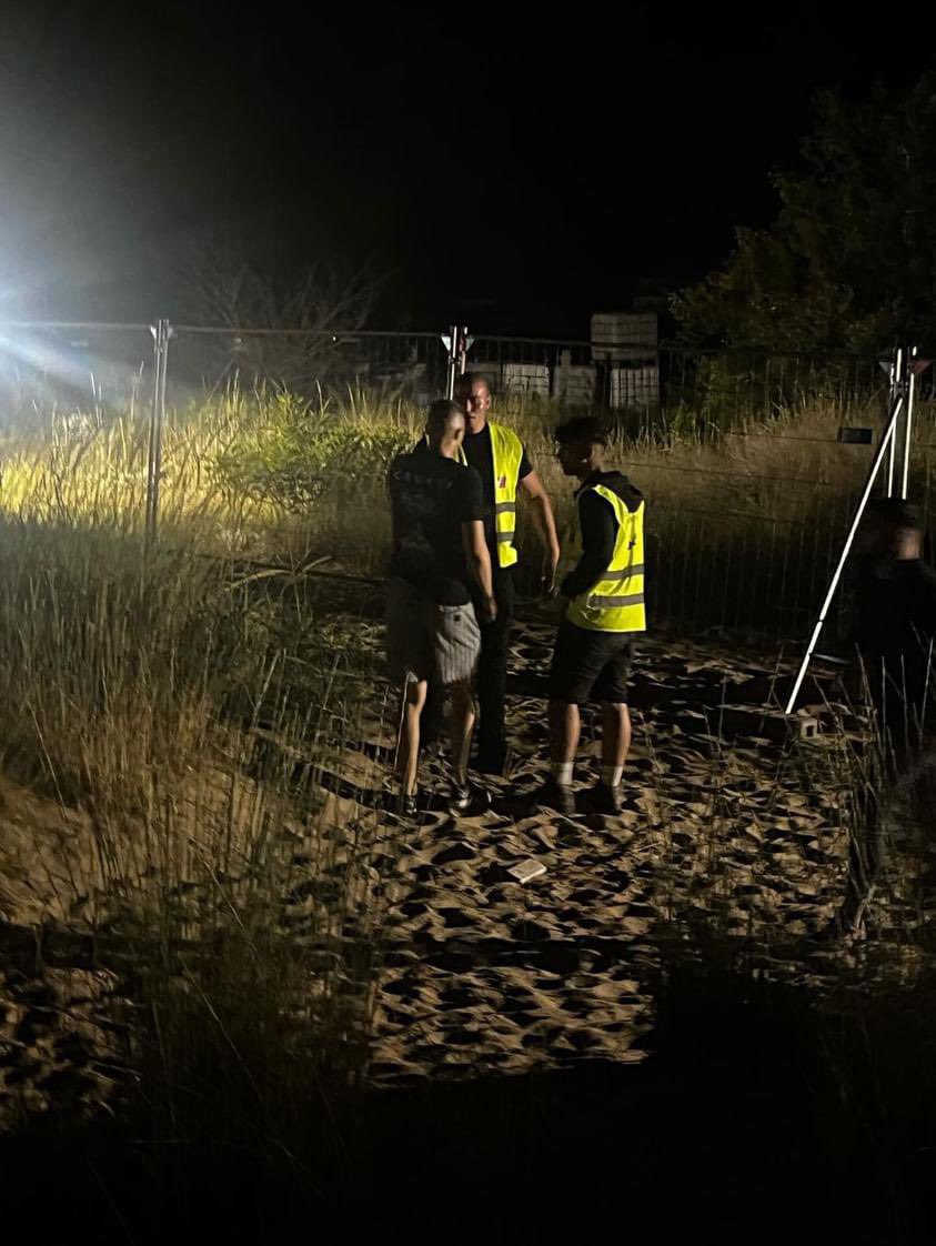 ❗️СПОДЕЛИ - ТЪРСИ СЕ ОХРАНИТЕЛЯТ, СЧУПИЛ, ЧЕЛЮСТТА НА ВЛАДИМИР❗️

Довечера в НАЙ-ВЕЛИКИЯ ПОДКАСТ ще чуете потресаващата история на две момчета, които са пребити от охранител, носещ жилетка на DELTA GUARD, на първи юли в Kite Bar
Владимир е със счупена челюст на две места след