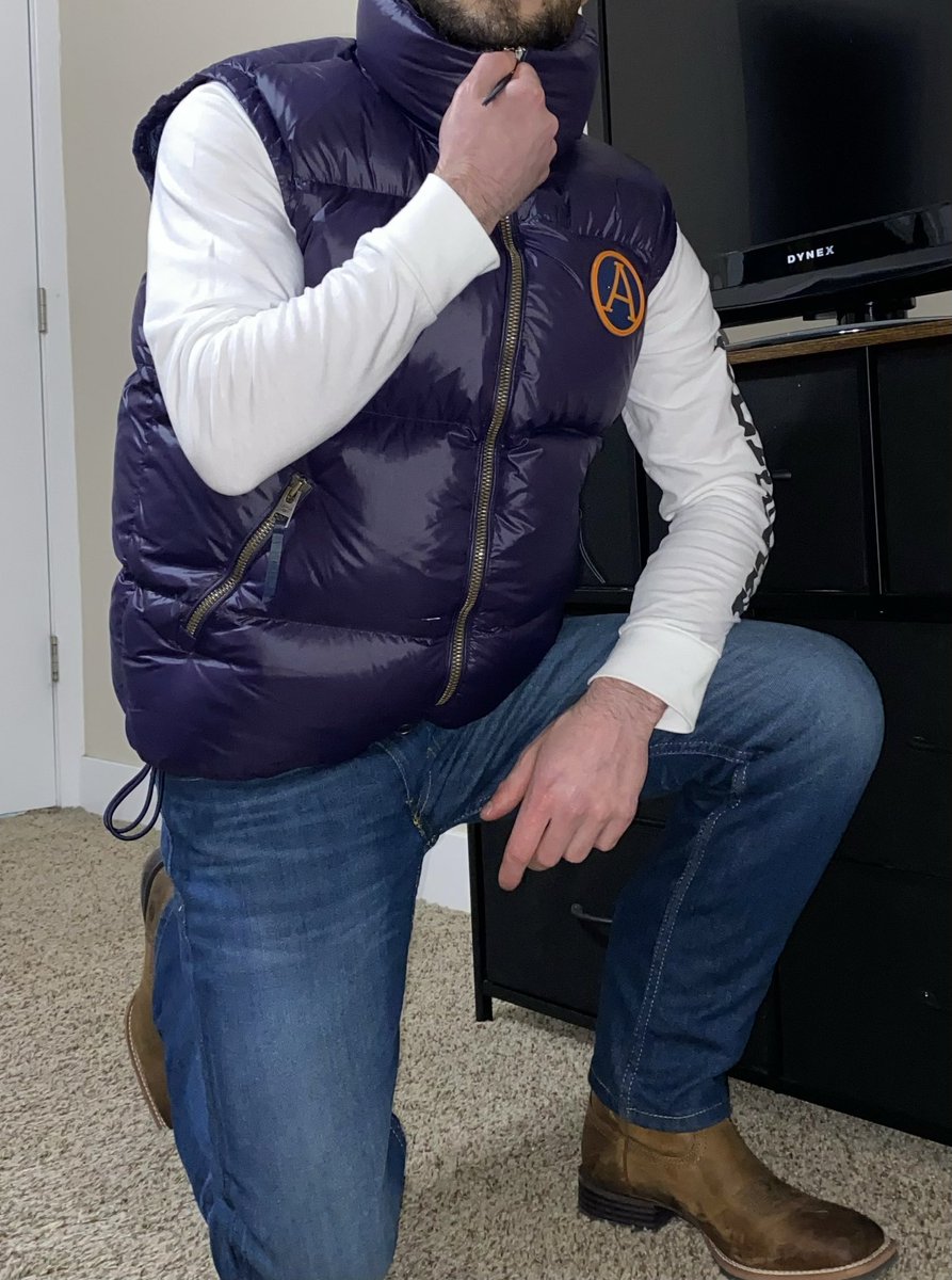 GearBoy17's tweet photo. Arctic army puffer vest with boots https://t.co/j50UZFdCaM