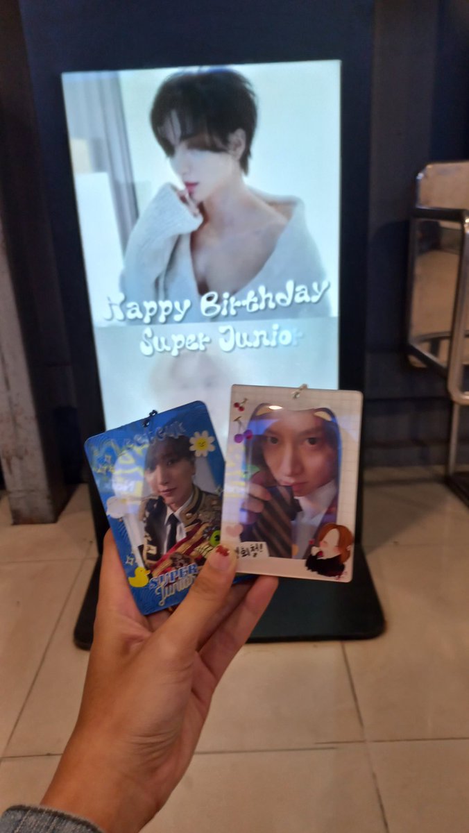 asriprahesti's tweet photo. TeukChul Sunday date with @denanggrn_ 

Ramen date
📍Saikiwae Ramen 

Birthday ads 
📍St. Lempuyangan YK

Coffee date
📍Toko Kopi Oetama YK

#83L #Leeteuk #Heechul #TeukChulBirthday  #41stLeeteukHeechul

Tag: @pacarnyajungsoo @FloNaad https://t.co/bAsQRDRsJq