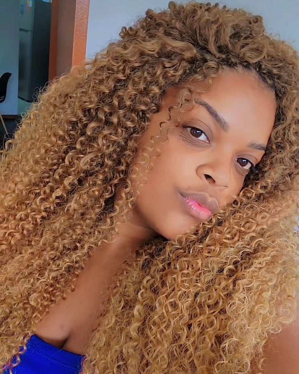 thayanemartinso's tweet photo. Tô Loira 👱🏾♀️🩷
By: @kmilabraids 🩷
#morenailuminada #morenaloira #toloira #cachos #brilhodoscabelos #crochetbraids #entrelace #girl #explorar #pravoce #foryou #errejota https://t.co/PWN2rISI2q