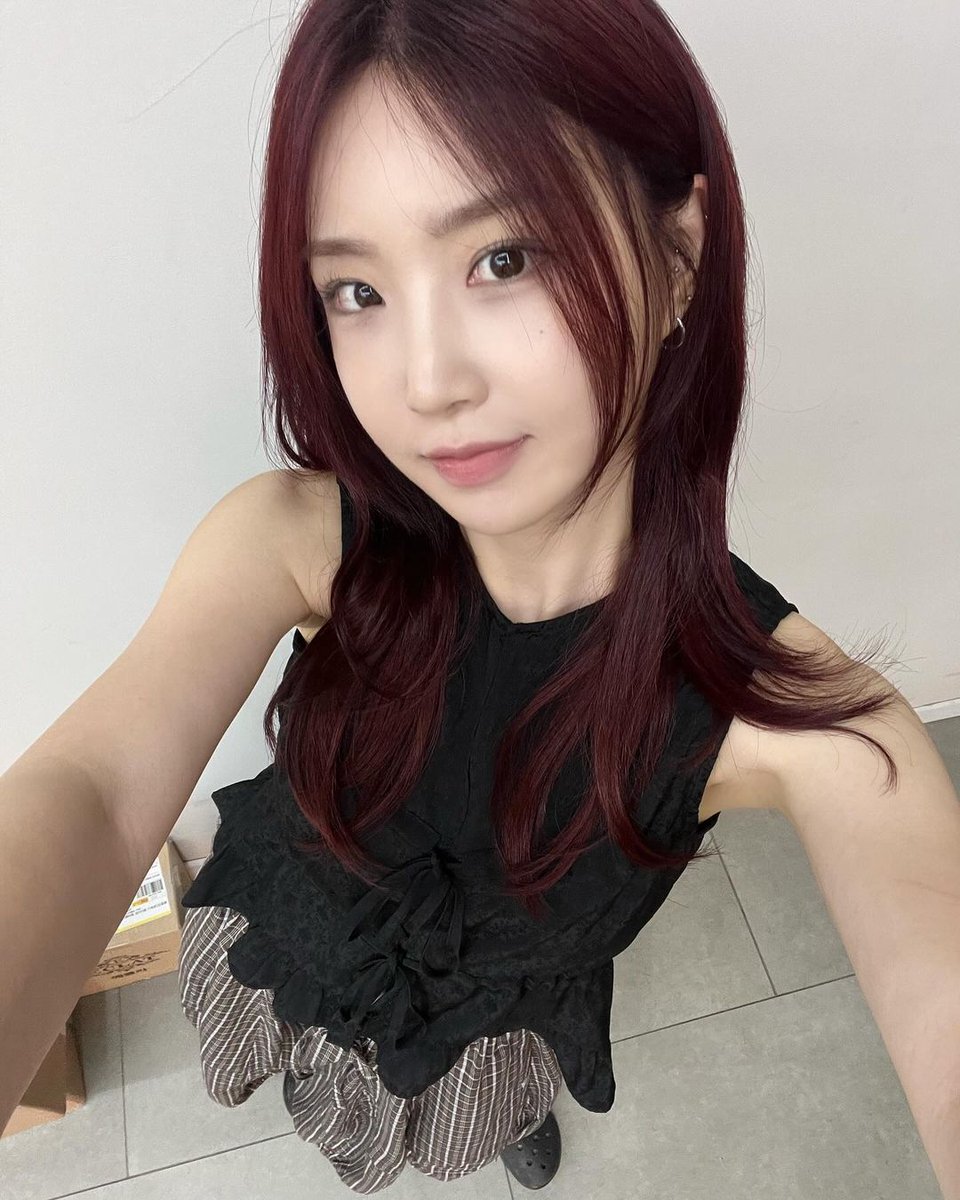 BBGirls_China's tweet photo. #BBGirls #브브걸 Yuna ins (and she update YouTube video https://t.co/ZNrzzzuxOd) https://t.co/hiCzSMxADM