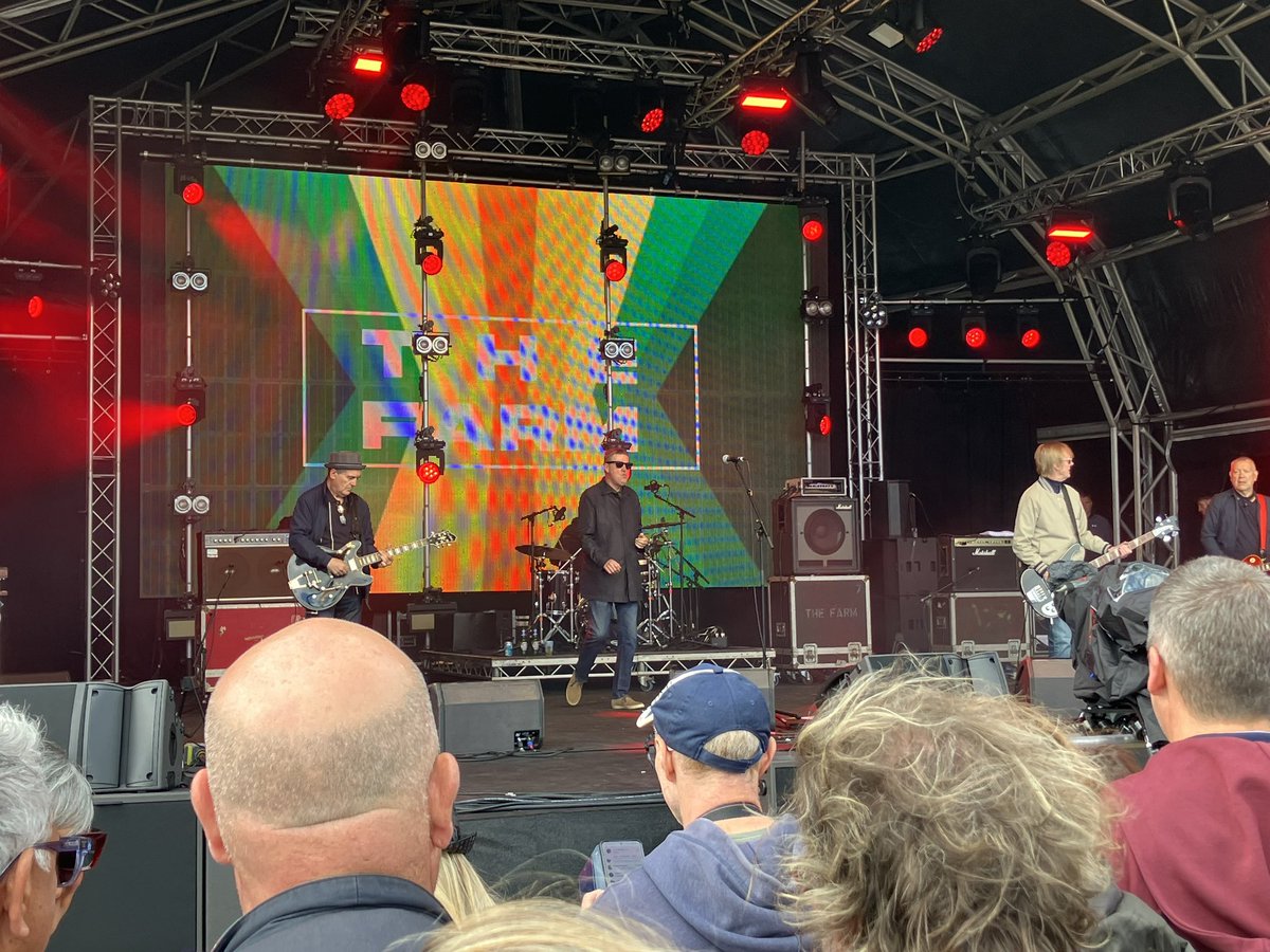 JanieP6768's tweet photo. Bloody soaked but another great #Chillfest loved The Farm and of course Marc Almond and I have to say East 17 were brilliant. Favourites of the day, toss up between Go West and Scouting for Girls βοΈππ https://t.co/NBiaK4c7g0