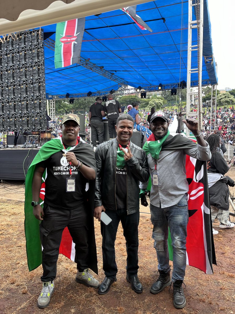 husskhalid's tweet photo. Happening at the Mashujaaz Concert at Uhuru Park with @yasahkym. Celebrating our fallen comrades, our mau mau, our heroes and sheroes, remembering those still missing, those injured...one love...✊🏽✊🏽✊🏽 https://t.co/PYrirIePPt