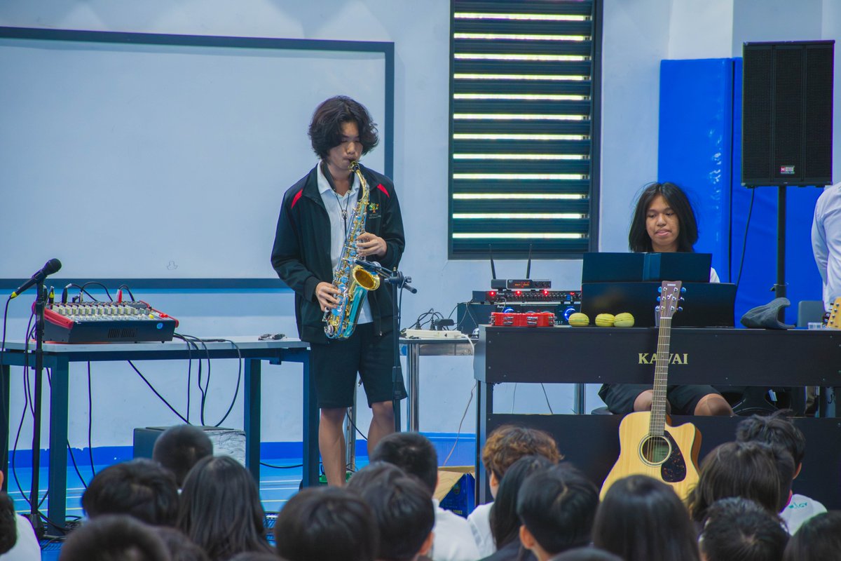 NISYangon's tweet photo. 🎓✨On the last day of school, the entire Network Secondary School community came together for a memorable end-of-year assembly. We celebrated the incredible achievements of our students throughout the year, reflecting on their hard work, growth, and accomplishments!

#Network https://t.co/sC5gUYBUIV