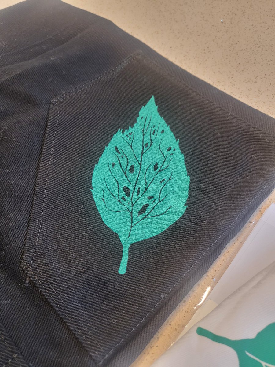 미술관 다니는 청년 x 김건주 작가
실크스크린 원데이 클래스에 다녀왔습니다.
정말 재미있었고, 작가님 작업도 흥미로웠고 새로운 기법을 익힐 수 있어서 좋았습니다😊