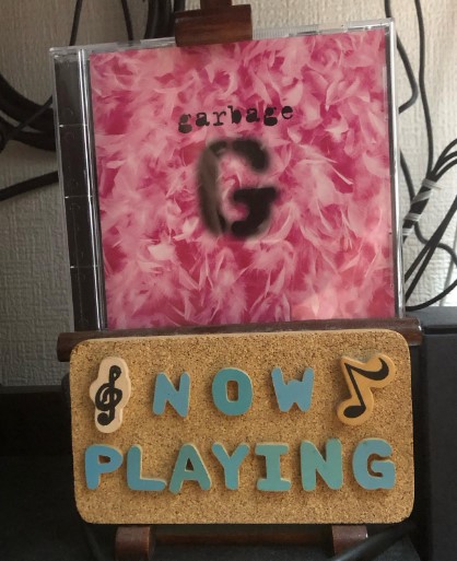 yuji0515's tweet photo. 今日の1枚 garbage - G
2.3.7曲目がおすすめ。
軽快、爽快感がありますが、気だるさもありバランスがとれたアルバムです。
エレクトロ風味のポップなグランジです。
#garbage 
#今日の1枚 #今日のアルバム
#おすすめの曲
#洋楽 #音楽 #洋楽好き
#洋楽好きな人と繋がりたい
#音楽好きな人と繋がりたい https://t.co/kYHaZwGeg3