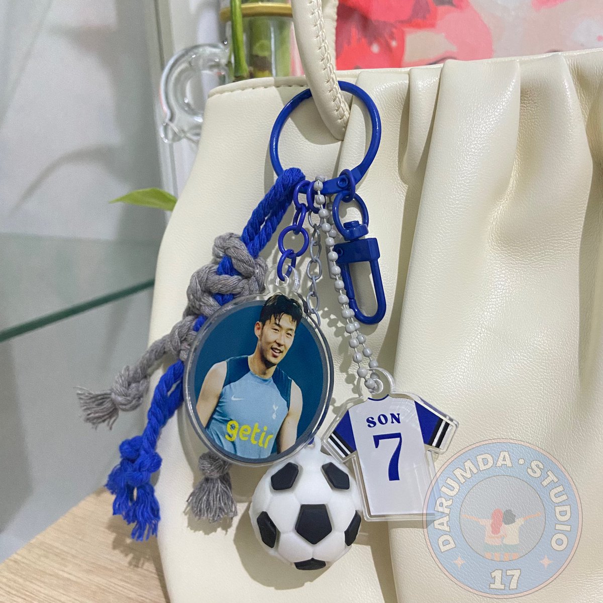 darumda_studio's tweet photo. Hi Hi Sonny Fansss 💙⚽️ 
ahirnyaa yang ditunggu - tunggu
Bag Charm &amp; Phone Strap Sonny 
Ready Stock !!🫶🏼

Link Order: 
🧡 https://t.co/oLDovv6Ir2
🖤 https://t.co/zF9F8DmuMI

selamat jajan 🥰
RT &amp; Likes appreciated 💖

#sonny #sonheungmin #손흥민 #heungminson #bagcharm #phonestrap https://t.co/qm4HsV3GnT