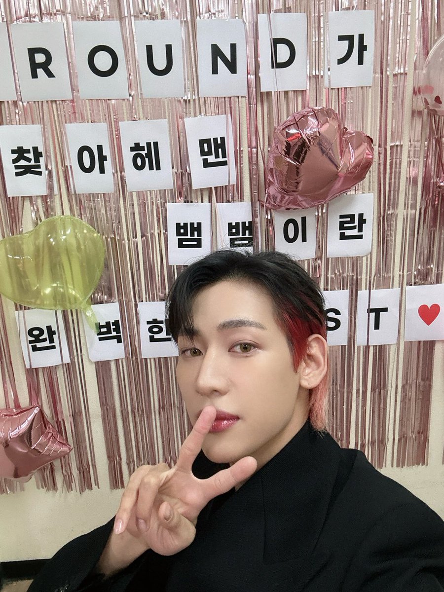 BAMBAMxBAMMIE's tweet photo. [#BBPIC📸]
⠀
진행마저 잘하는
갓벽한 MC 뱀🎤

오늘도 뱀이한테 19970502번 반했뱀❤‍🔥

#뱀뱀 #BamBam https://t.co/DGwK8mTh3t