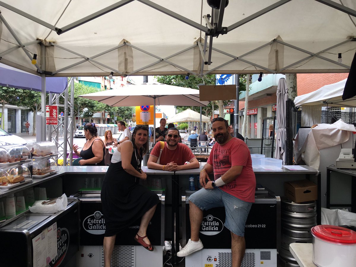 eabCUP's tweet photo. Tercer dia de Festa Major, i tercer dia de fer possible espais festius, populars i barberenques amb la implicació i compromís de molts i moltes companyes! A xalar fort! i ens veiem al dinar de guingueta! #FMBdV24 #BarberàDelVallès https://t.co/YNnOyoSvez