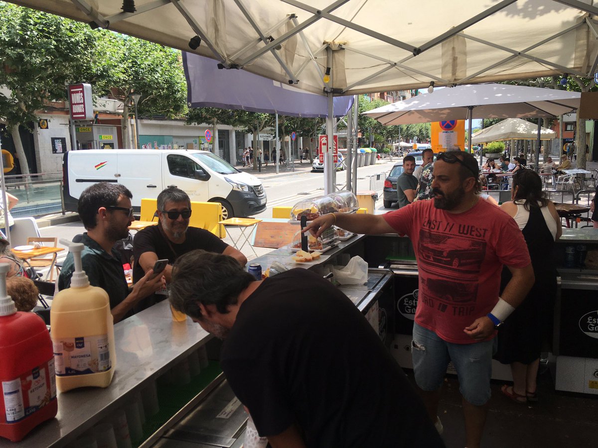 eabCUP's tweet photo. Tercer dia de Festa Major, i tercer dia de fer possible espais festius, populars i barberenques amb la implicació i compromís de molts i moltes companyes! A xalar fort! i ens veiem al dinar de guingueta! #FMBdV24 #BarberàDelVallès https://t.co/YNnOyoSvez