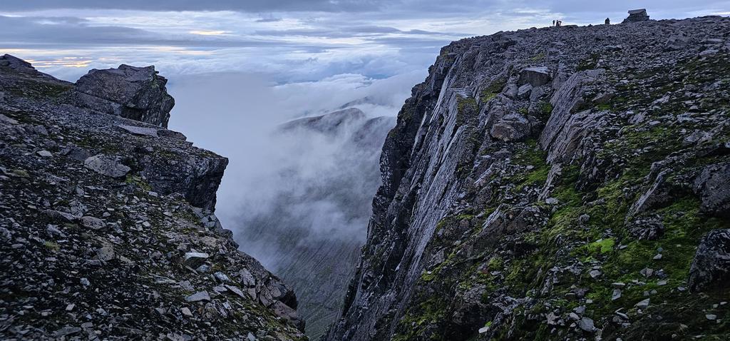 What a hell of a night. So much harder than I thought but people helped, supported and cajoled people they'd never met before. Thanks <a href="/macmillancancer/">Macmillan Cancer Support</a> and glad we raised some funds for such a great cause. #pushingyourself #greatcauses
