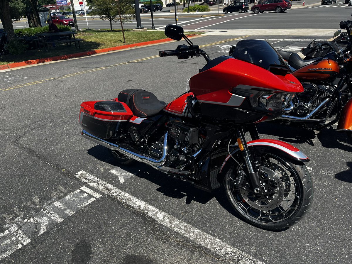 Jonathan_xix's tweet photo. Update. I’ve been with Harley-Davidson for a little over a year now and I love it. Never would’ve thought I’d land here but hey if you need to buy/sell/trade your motorcycle in the DMV area I got you homie 🤘🏽 https://t.co/IqUCdCNGd9