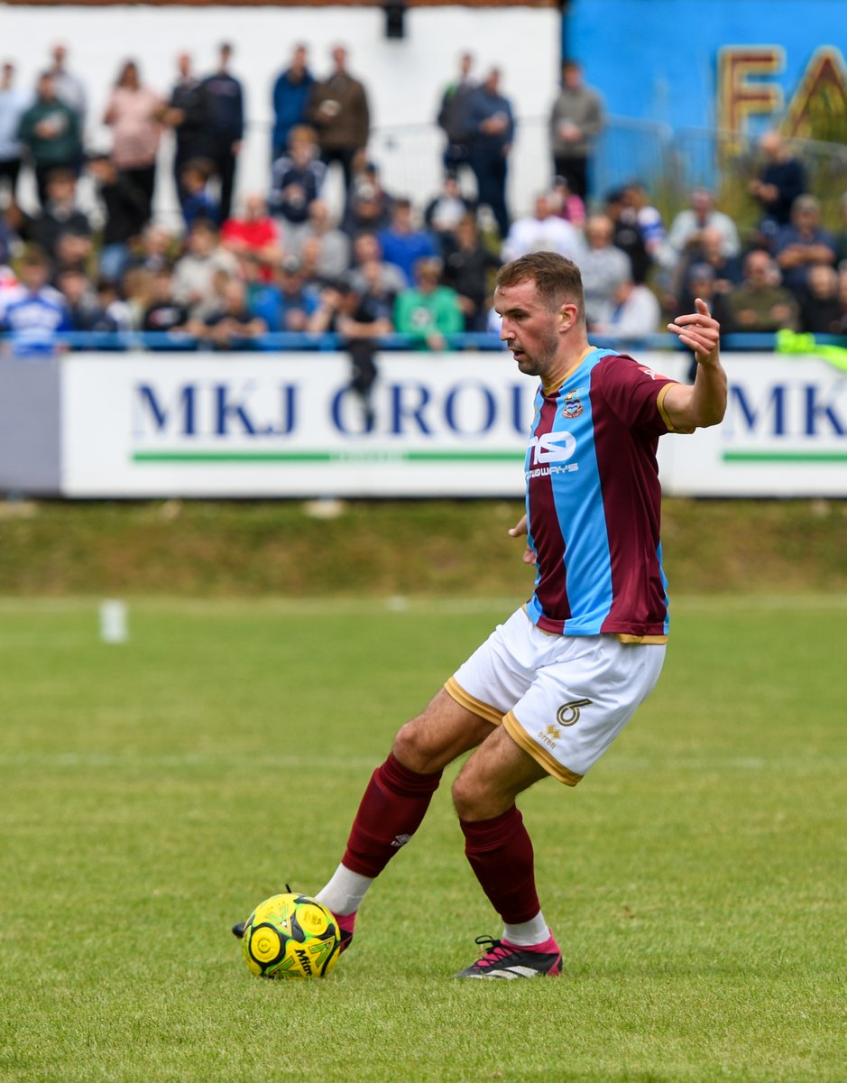 Farnham Town FC tweet media