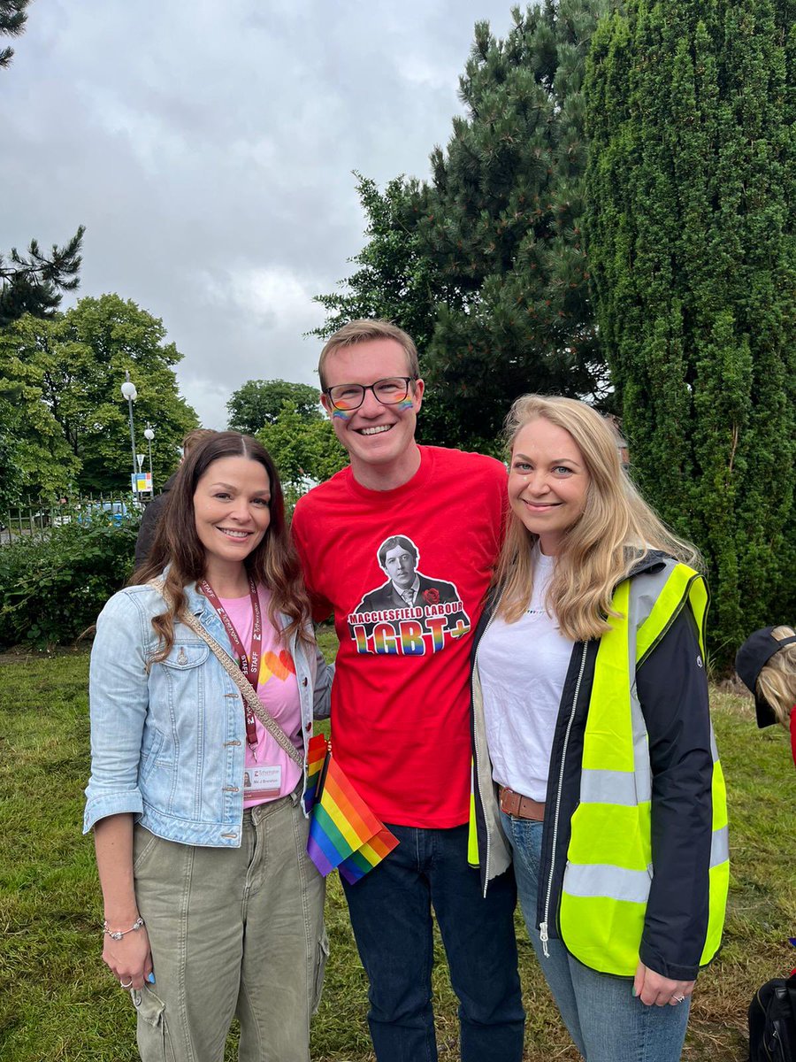Wonderful to see <a href="/TytheringtonSch/">Tytherington School</a> represented at @PrideMacc. Thank you to the newly elected MP <a href="/Tim_Roca/">Tim Roca MP</a> for popping over to say hi. Enjoy your weekend.