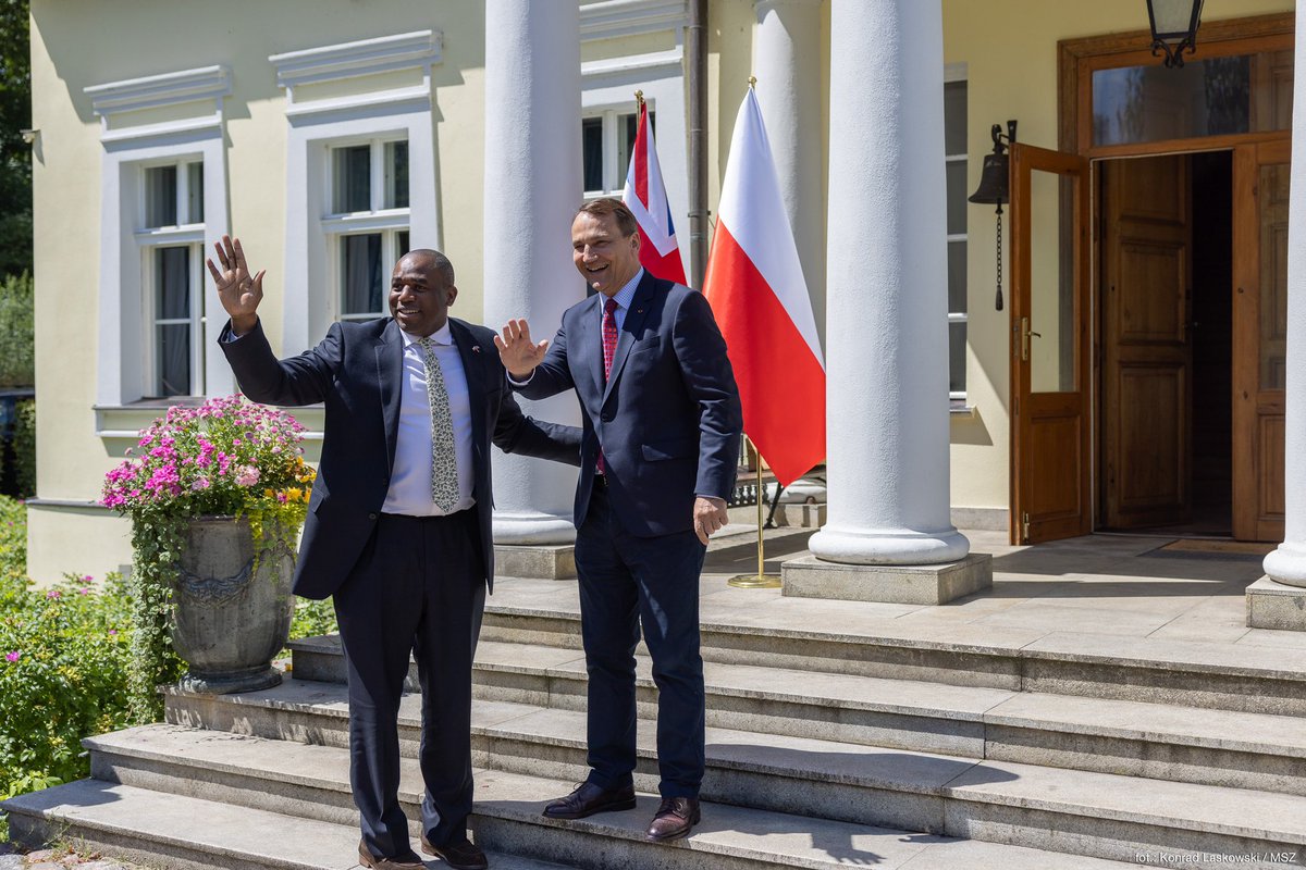 Radosław Sikorski 🇵🇱🇪🇺 (@sikorskiradek) on Twitter photo Miło mi witać w moich progach Pana Ministra <a href="/DavidLammy/">David Lammy</a> podczas jego pierwszej podróży zagranicznej. Welcome! Miło mi witać w moich progach Pana Ministra <a href="/DavidLammy/">David Lammy</a> podczas jego pierwszej podróży zagranicznej. Welcome!