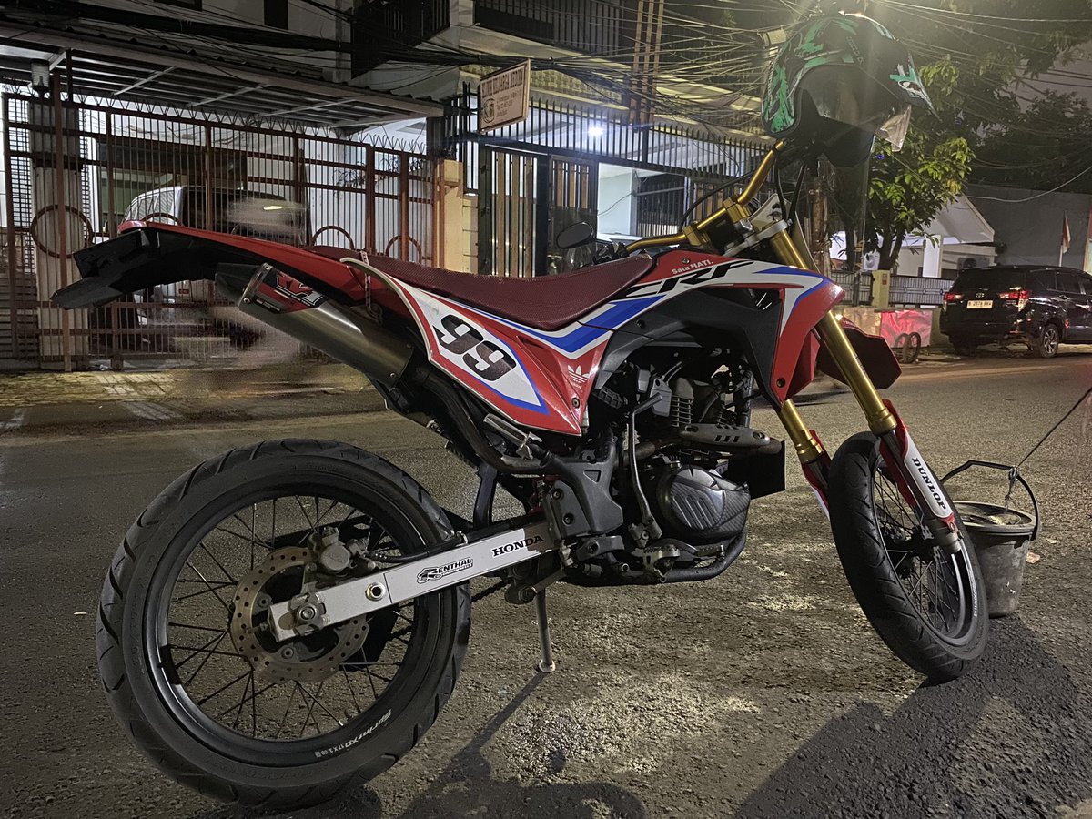 whoa_luthfi's tweet photo. twitter please do ur magic
mohon bantu sebarkan ya kawan

telah kehilangan motor honda crf 150 warna merah-putih dgn nopol AB 6684 KO, tadi dini hari sekitar jam 12-4 pagi di daerah kemanggisan jakarta barat.
semoga kita semua dimudahkan rejekinya ya. motornya bentukannya gini https://t.co/pZkjQKoFIE