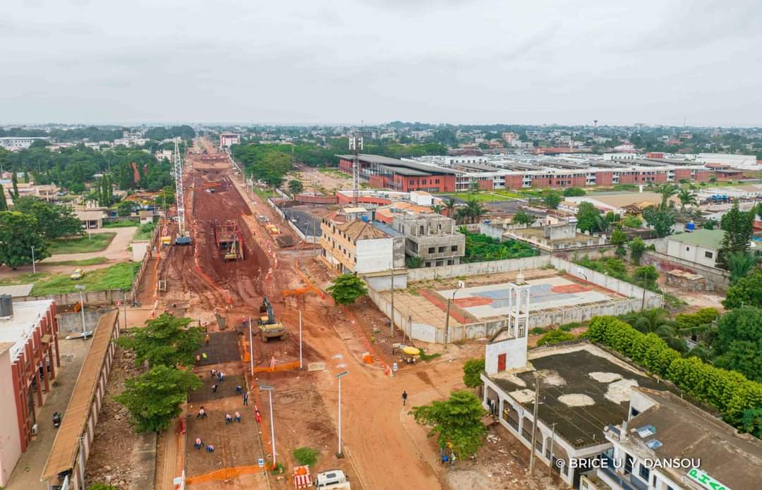 actualites229's tweet photo. 🇧🇯 Travaux de bitumage de la voie menant au Centre Hospitalier International de Calavi (CHIC) https://t.co/fBq5wK0d0f