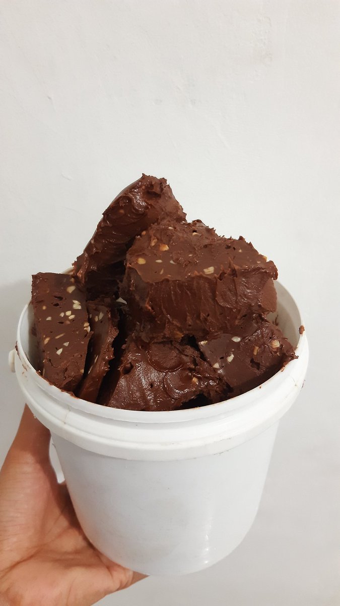 sscrhma's tweet photo. coklat se-ember😭 https://t.co/Rl2UhMjK0Z