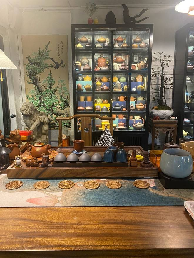 Cora19930's tweet photo. Enjoying a day at a friend's tea shop https://t.co/a5f8blIfSP