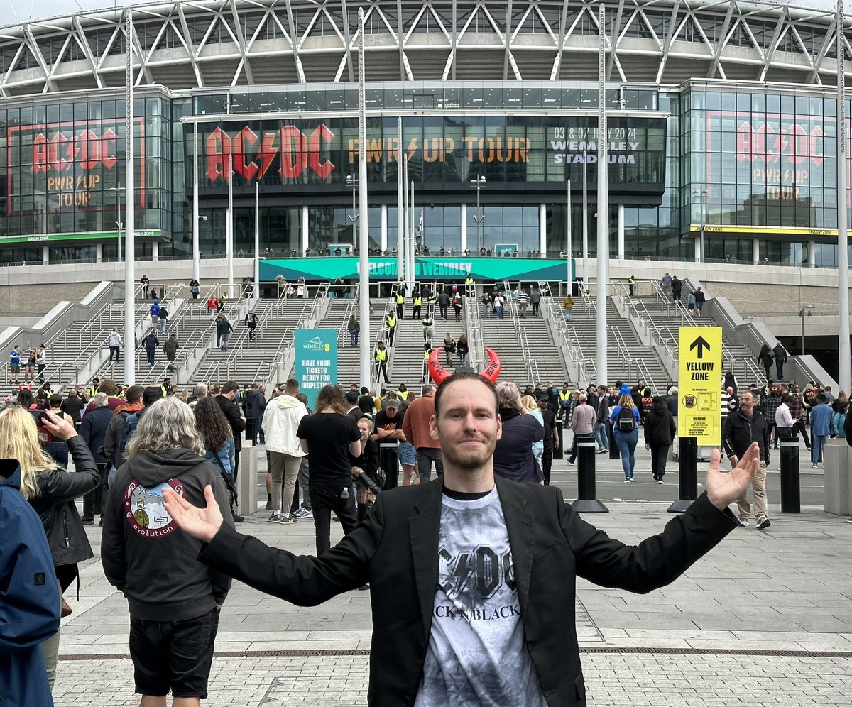 For Those About To Rock at Wembley night 2 tonight… We Salute You 🫡🎸🤘
Night 1 was amazing!! A dream come true to see <a href="/acdc/">AC/DC</a> live at Wembley ❤️‍🔥 #ACDC #Wembley #Forthoseabouttorock #Wesaluteyou #Backinblack #Highwaytohell