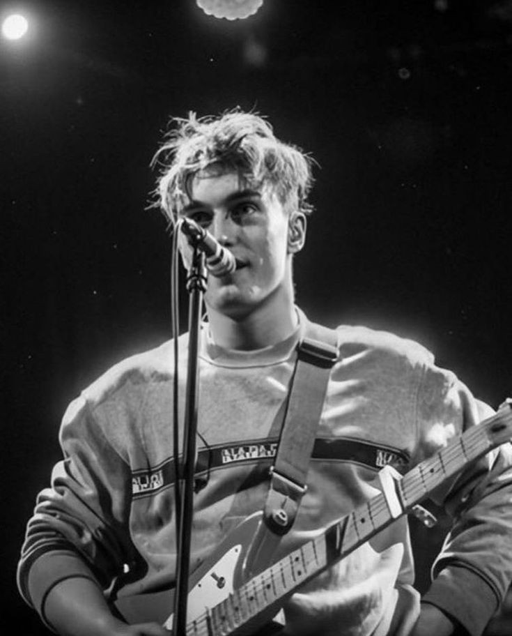 angelinlothian8's tweet photo. Sam fender https://t.co/K6DwrVCmsI