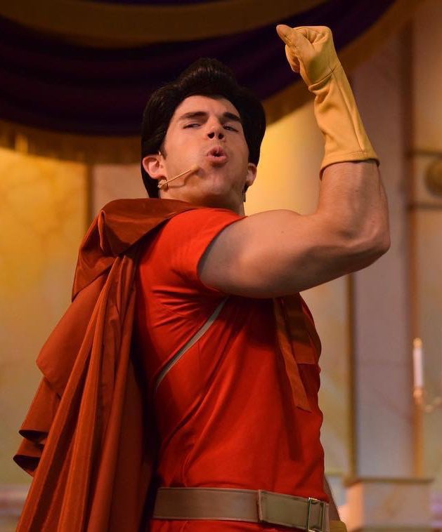 CosplayerGuys's tweet photo. #Gaston #GunShow #Themeparkcharacter #GuysInTights #Guysintightpants #facecharacters #hotguysincostume #HairyGuys #GuysWithLongHair #FrontBump #Guyswhoworkout #GuysInWigs https://t.co/V46lZ28Ov4