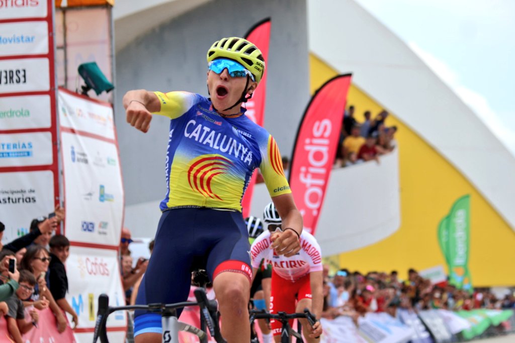 RFECiclismo's tweet photo. #CEJuniorAviles24 | ¡MARC ZAFRA (@ciclismecat) ES EL MUEVO CAMPEÓN DE ESPAÑA JUNIOR!🏆

🥈Eleazar Jiménez (@FMCICLISMO)
🥉Ibai Villate (@ETXFed)

¡Enhorabuena! Merecido premio a la valentía de estos tres valientes ��

#ParaisoNatural @TurismoAsturias https://t.co/4q5c86UEN8