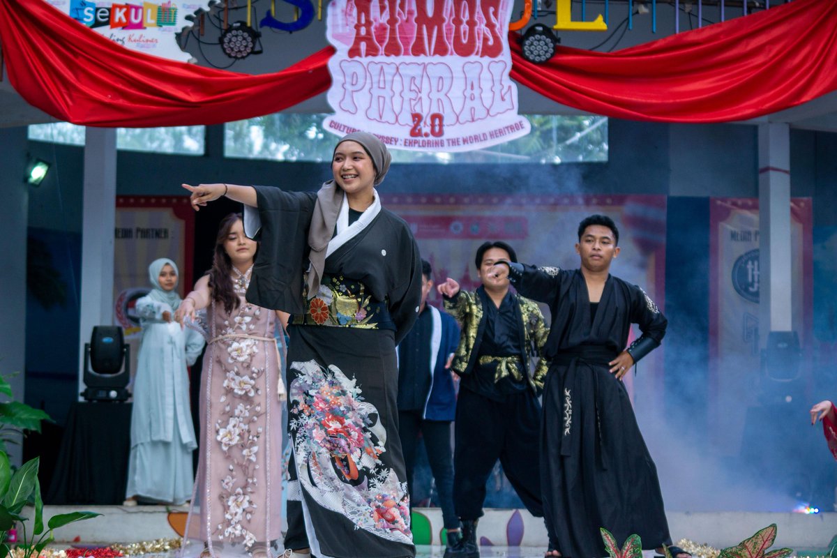 [ ATMOSPHERAL ]

Atmospheral Merupakan Praktikum dari Matakuliah Kajian Kawasan Dalam Hubungan Internasional (KKDHI). Bersama Lab HI UMM,Dan Prodi HI UMM serta Dukungan Dari Himahi UMM.Dikemas Dengan Festival Tahunan HI  yang Berisikan Stand Kawasan,Hingga Performence Kawasan.