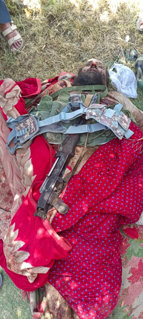 Sadiq89669597's tweet photo. د ۲۰۱ خالد بن ولید (رض) قول اردو زړورو مجاهدینو یوتن داعشي دننګرهار په مومندرې ولسوالی کې په مخامخ جګړه کې لمنځه یوړه.
١محرم الحرام ١٤٤٦ ه ق 
د ۲۰۱ خالد بن ولید (رض) قول اردو ځواکونه ولس ته ډاډ ورکوي چې هیڅ وران کارو کړیوته اجازه نه ورکوي چې د هیواد والو راغلی امنیت اخلال کړي. https://t.co/4715zZmhh0