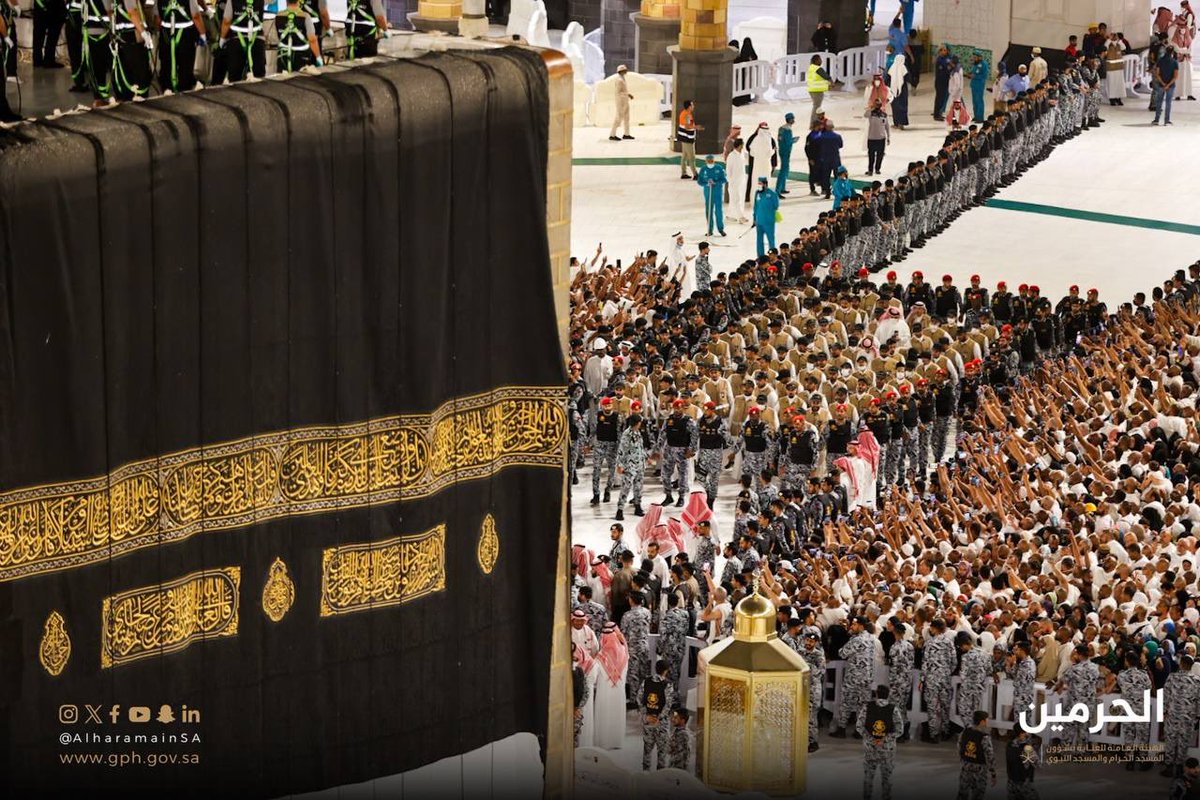 tfrabiah's tweet photo. اليوم 1/ 1/ 1446هـ

تغيير #كسوة_الكعبة_المشرفة 🕋

نحمد الله على هذا الشرف العظيم والمرتبة الرفيعة بخدمة بيته العتيق ومسجد نبيه الكريم ﷺ 🇸🇦

#مكة_والمدينة_في_انتظاركم_بشوق https://t.co/H26U6jrhqx