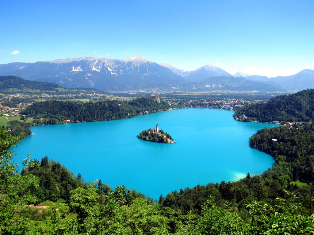 purevacationstz's tweet photo. A lot of myths and legends are connected with this place, because the spectacular sight was definitely capable of awakening overflowing imaginations and fantasies throughout the centuries.
Click for more https://t.co/oTkWno6nmT
#Lake #Island #located #purevacations #trips https://t.co/IPUslz3Nnp
