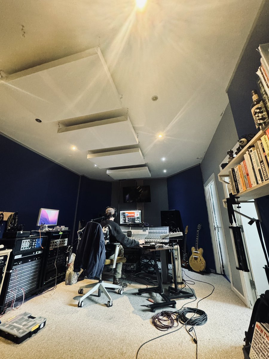 Jay Taylor (@showbody) on Twitter photo Back at <a href="/lowfourstudio/">Low Four Studio</a> for another <a href="/aigmradio/">Adventures in Grassroots Music</a> session for <a href="/slackcityradio/">Slack City</a> Back at <a href="/lowfourstudio/">Low Four Studio</a> for another <a href="/aigmradio/">Adventures in Grassroots Music</a> session for <a href="/slackcityradio/">Slack City</a>