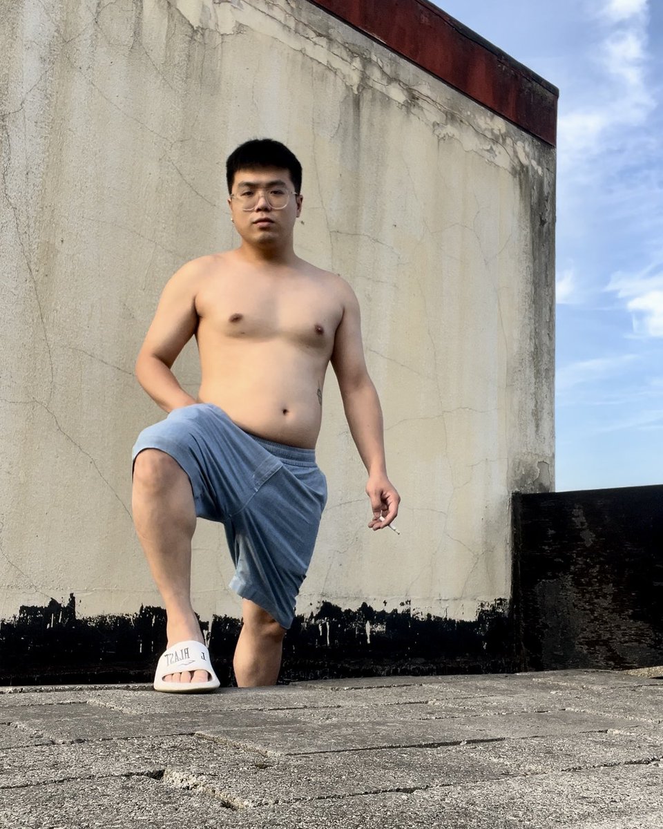 (●°u°●)​ 這太陽大到抽根菸都會被曬傷