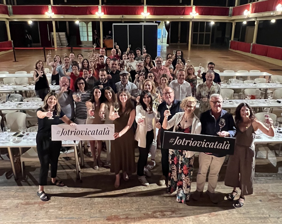 INCAVI (@incavicat) on Twitter photo <a href="/AlbaBalcells/">Alba Balcells</a> <a href="/AnnaCasabona/">Anna Casabona</a> <a href="/jeanleon1963/">Jean Leon</a> <a href="/TorredelVeguer/">Torre del Veguer</a> <a href="/EudaldMassana/">Celler Eudald Massana</a> <a href="/dopenedes/">DO Penedès</a> <a href="/ciscoolivella/">Francesc Olivella</a> 🗣️“Potenciar les vinyes singulars del país aporta valor al conjunt de #vicatalà. Els VFQ són un símbol de compromís amb la vinya i la producció́ agrícola sostenible en el temps, imprescindible per a la cohesió i el desenvolupament econòmic i social del territori.” <a href="/AlbaBalcells/">Alba Balcells</a> <a href="/AlbaBalcells/">Alba Balcells</a> <a href="/AnnaCasabona/">Anna Casabona</a> <a href="/jeanleon1963/">Jean Leon</a> <a href="/TorredelVeguer/">Torre del Veguer</a> <a href="/EudaldMassana/">Celler Eudald Massana</a> <a href="/dopenedes/">DO Penedès</a> <a href="/ciscoolivella/">Francesc Olivella</a> 🗣️“Potenciar les vinyes singulars del país aporta valor al conjunt de #vicatalà. Els VFQ són un símbol de compromís amb la vinya i la producció́ agrícola sostenible en el temps, imprescindible per a la cohesió i el desenvolupament econòmic i social del territori.” <a href="/AlbaBalcells/">Alba Balcells</a>
