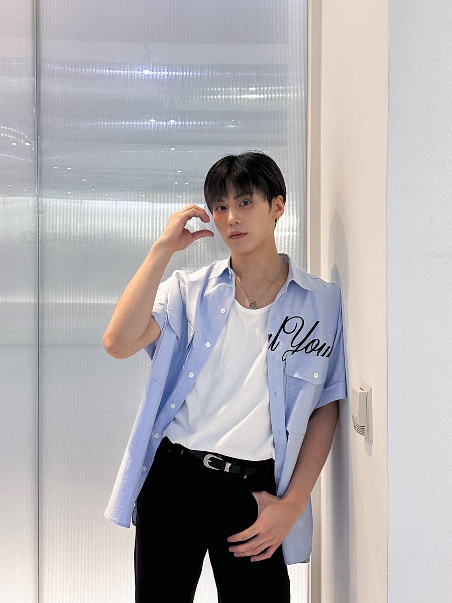 wonijin_ent's tweet image. [📸]
240707 팬사인회 : 케이타운포유

#라키 가 절대 하면 안 되는 행동 2가지
1. 웃기😆
라키가 웃으면 주변이 훈훈해져 심장이 녹아내릴 수 있다
2. 울기🥲
라키가 울면 모든 #하모 가 함께 울게 되어 마음이 아파진다
.o(그래도 라키 하고 싶은 거 다 해👏)

#ROCKY #HAMO
#BLANK #JEALOUSY