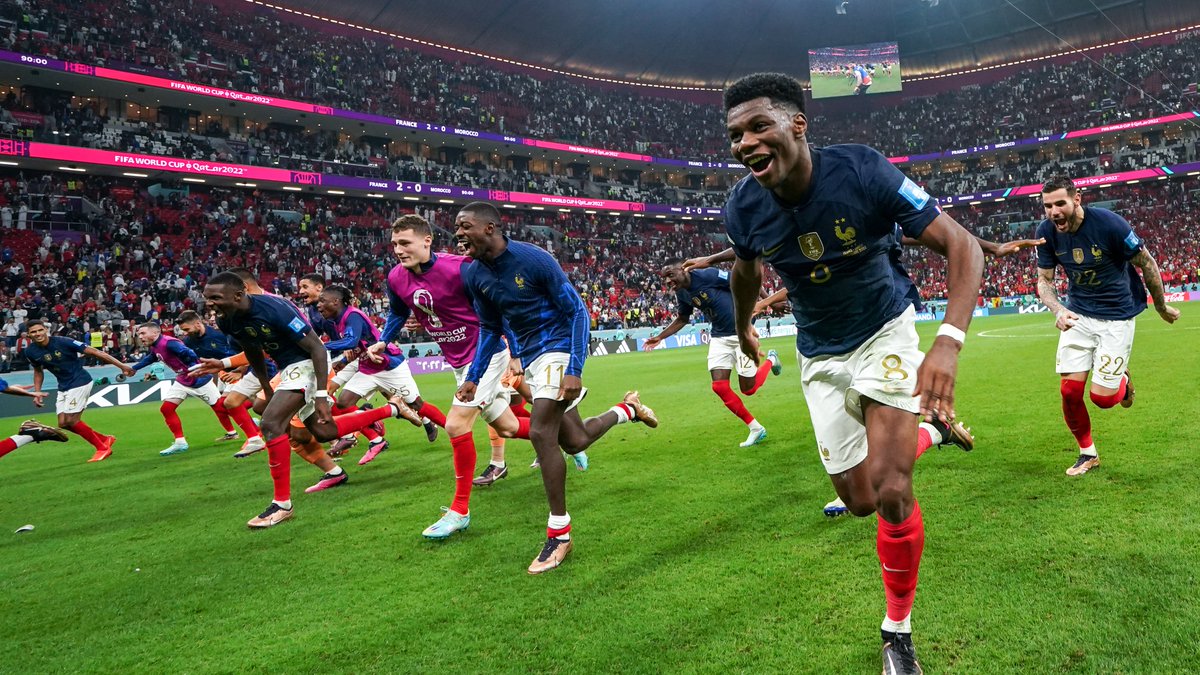 equipedefrance's tweet photo. Les Bleus ont atteint 𝗹𝗲𝘀 𝗱𝗲𝗺𝗶-𝗳𝗶𝗻𝗮𝗹𝗲𝘀 𝗽𝗼𝘂𝗿 𝗹𝗮 𝟰𝗲 𝗳𝗼𝗶𝘀 sur les 5 derniers tournois majeurs 🙌 

Plus que toute autre nation européenne ! ✊

✅ Finalistes EURO 2016
✅ Vainqueurs CDM 2018
✅ Finalistes CDM 2022
✅ Demi-finalistes EURO 2024 ⏳

#BleuCollectif