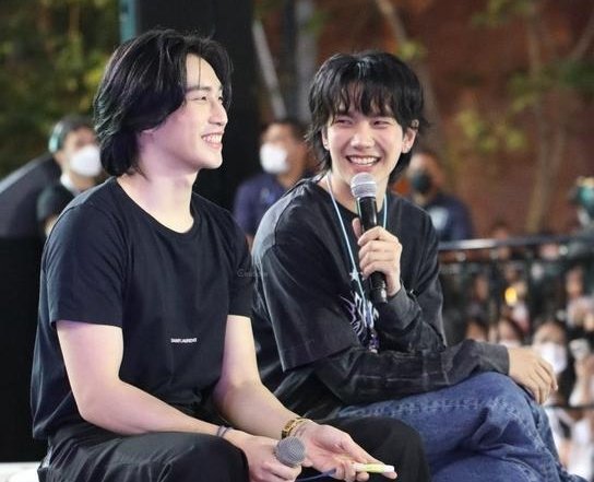 menggelembungg's tweet photo. "And yet, after all this time, everything, every heart break, every tears, every struggles, it was all worth it."

🖤💙
BUBBLES UNBREAKABLE LOVE
#StillHereForBibleBuild https://t.co/PtmkhPhsPM