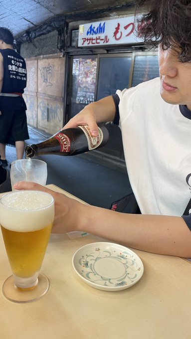 日比谷で奥さんと友達と飲んでたら「ぽんたまんさんですか？」と声をかけていただきました！！ おれがこんな状態だから嬉しいねぇ。。。 徐々に活動再開するかー🍺 https://t.co/VUaSFgMEd